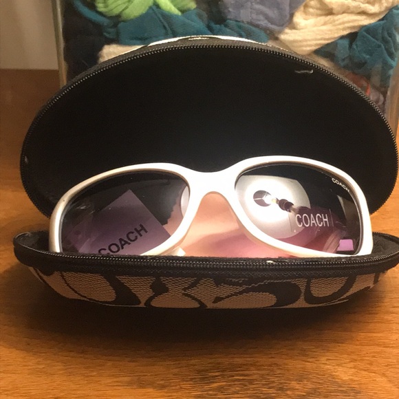Coach White & Silver Coach Signature C sunglasses with Black signature C Case - Picture 2 of 15